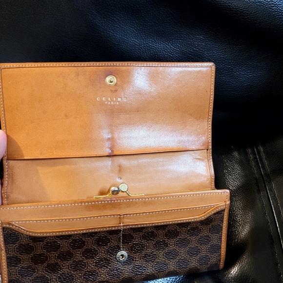 Good used condition Vintage Celine Triomphe Long Wallet with kisslock - Picture 12 of 16